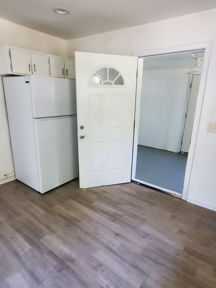 512 Peach St - Photo 3 of 11