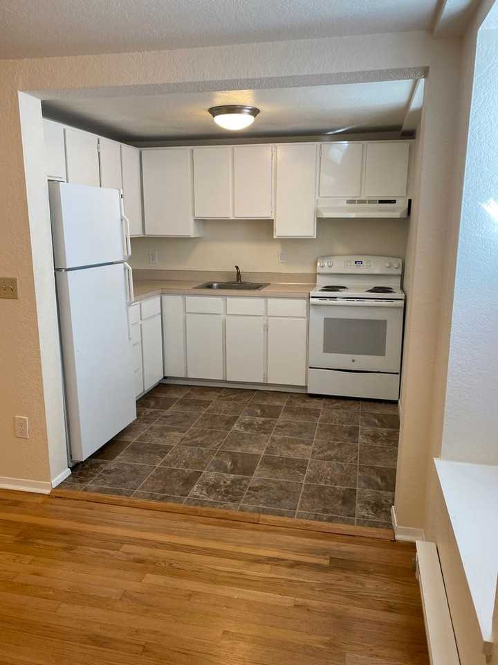 Bridgeview Apts. - Photo 6 of 18