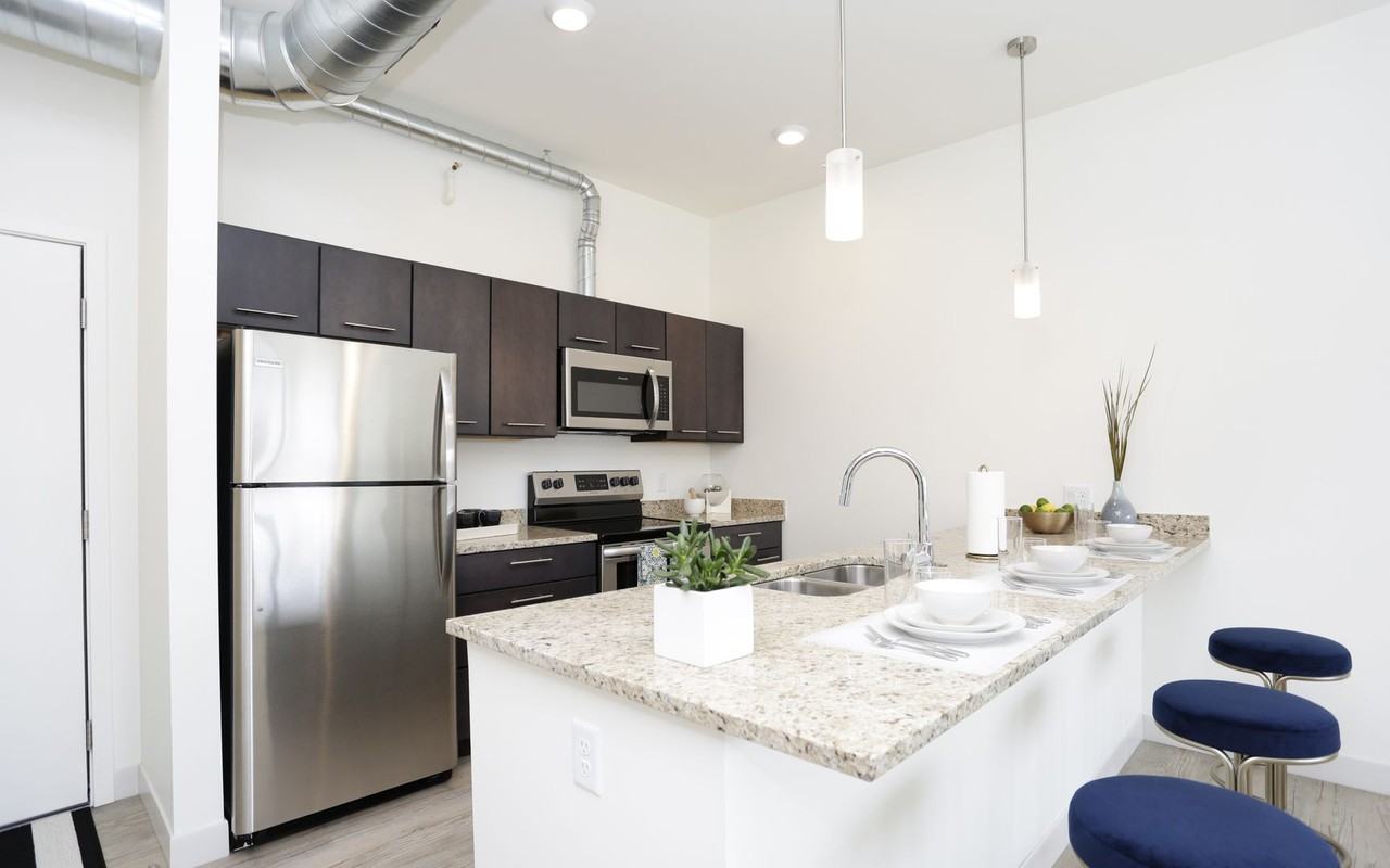 601 West Apartments - Photo 3 of 18