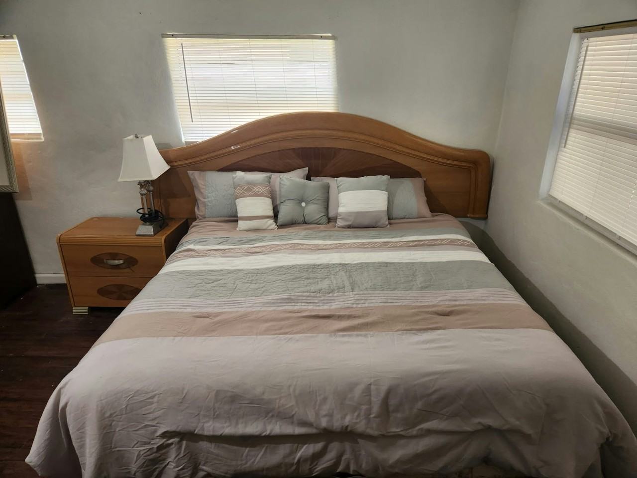 1036 West 18th Street , Unit E - Bedroom/Closet - Photo 2 of 6