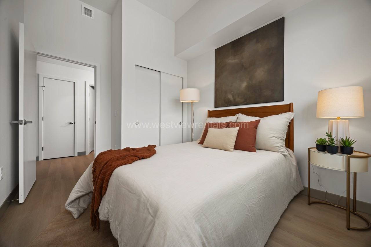 711 Astor St #202 - Photo 4 of 50