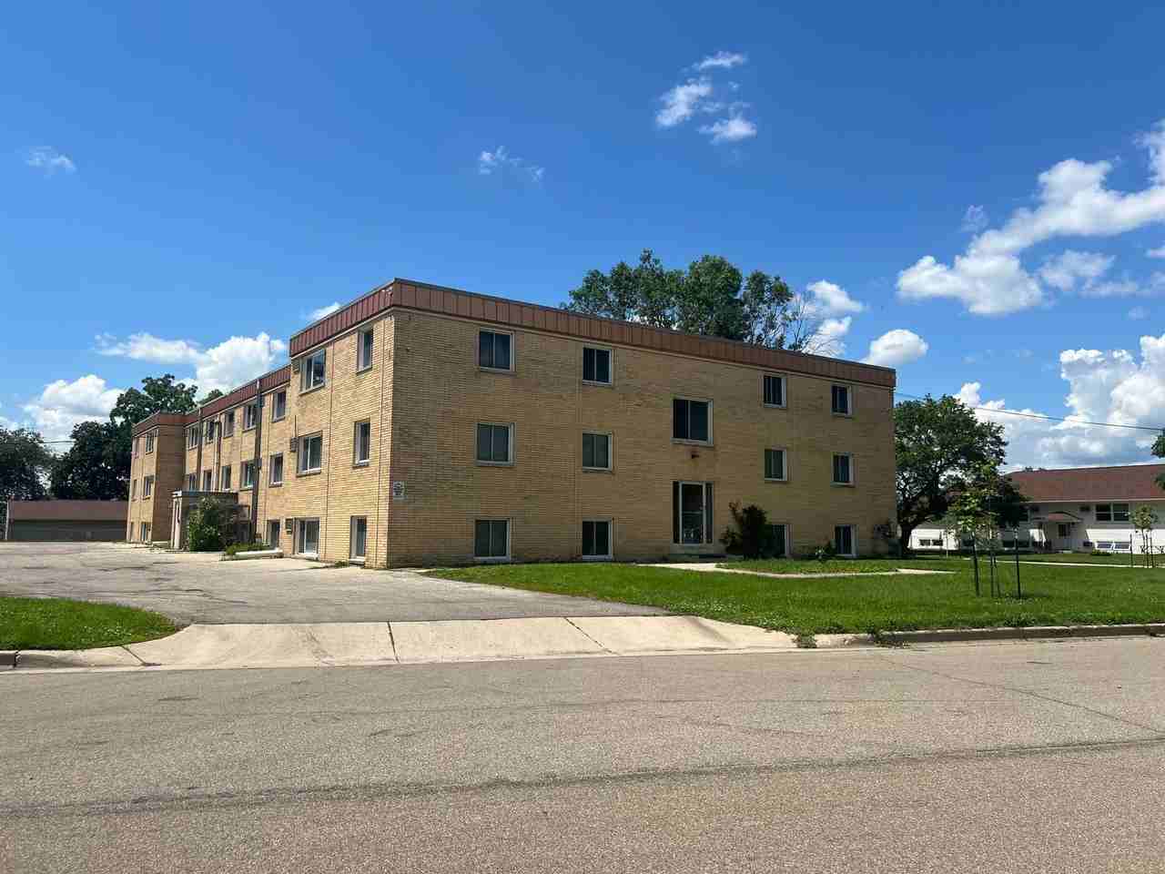 Eastwood Manor Apartments - Photo 3 of 16
