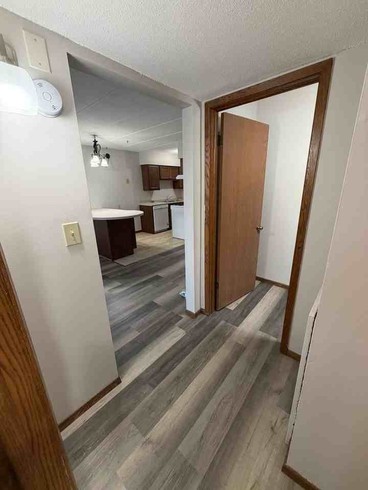 Eastwood Manor Apartments - Photo 6 of 16