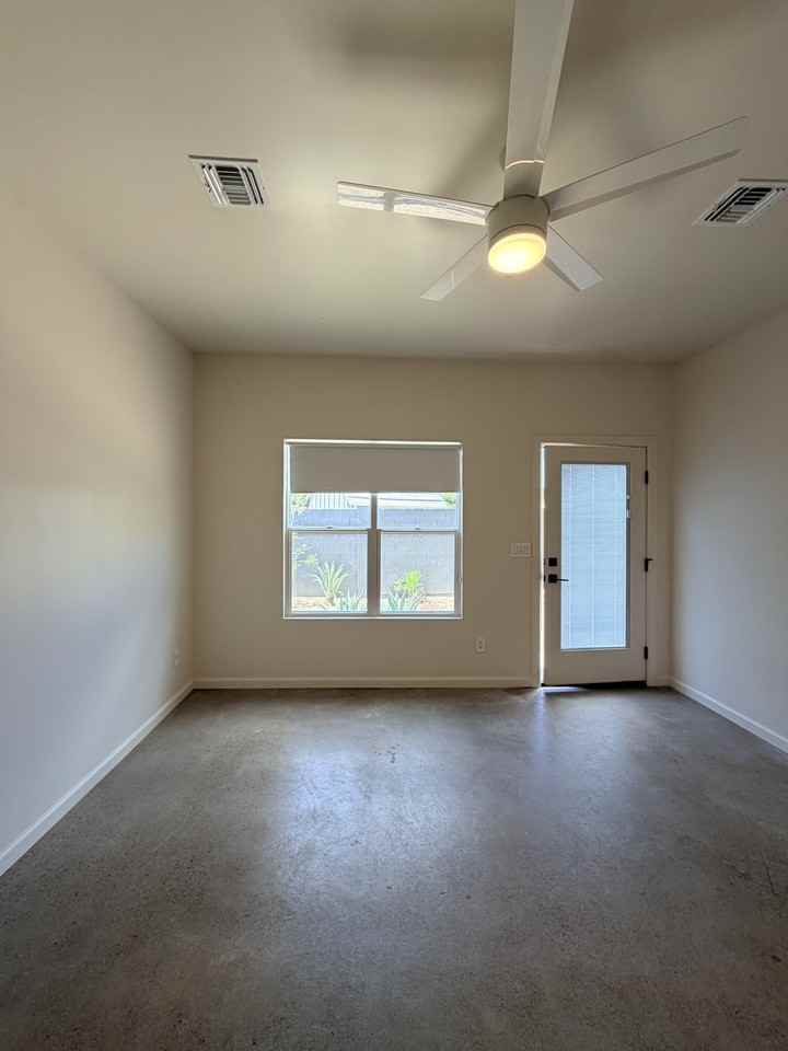 1717 W Berridge Ln Rear #REAR - Photo 2 of 11