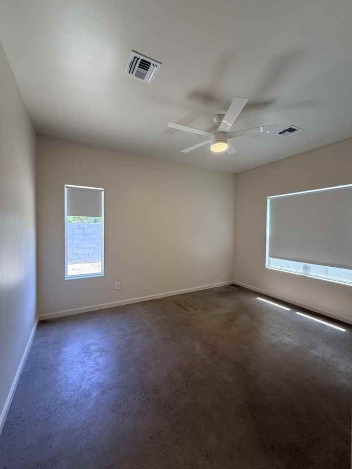 1717 W Berridge Ln Rear #REAR - Photo 6 of 11