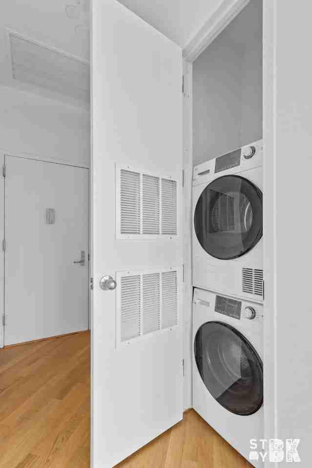525 Clinton Ave - Photo 4 of 10