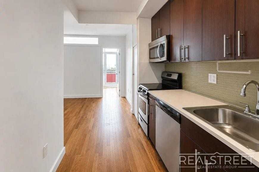184 Noll St - Photo 2 of 10