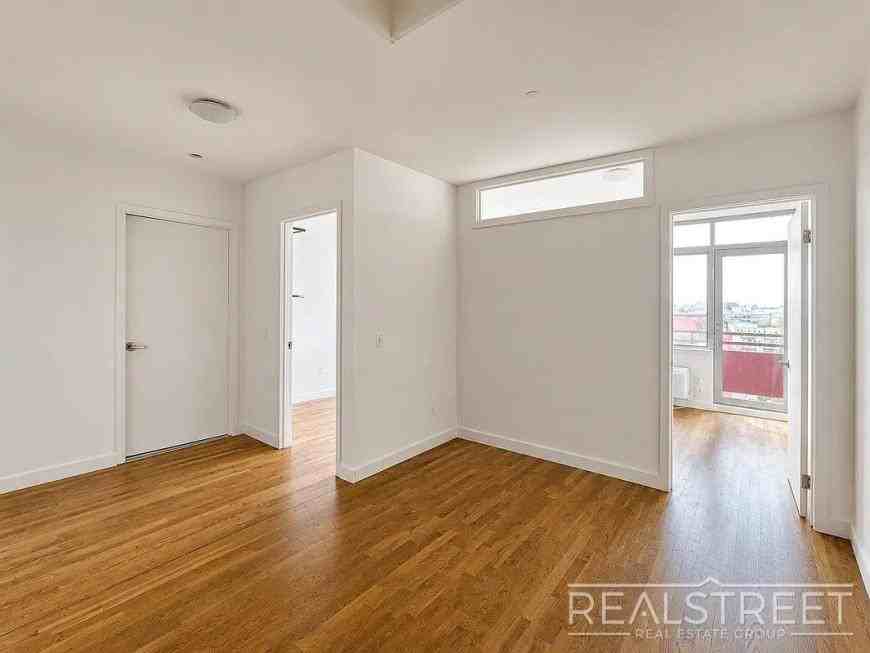 184 Noll St - Photo 3 of 10