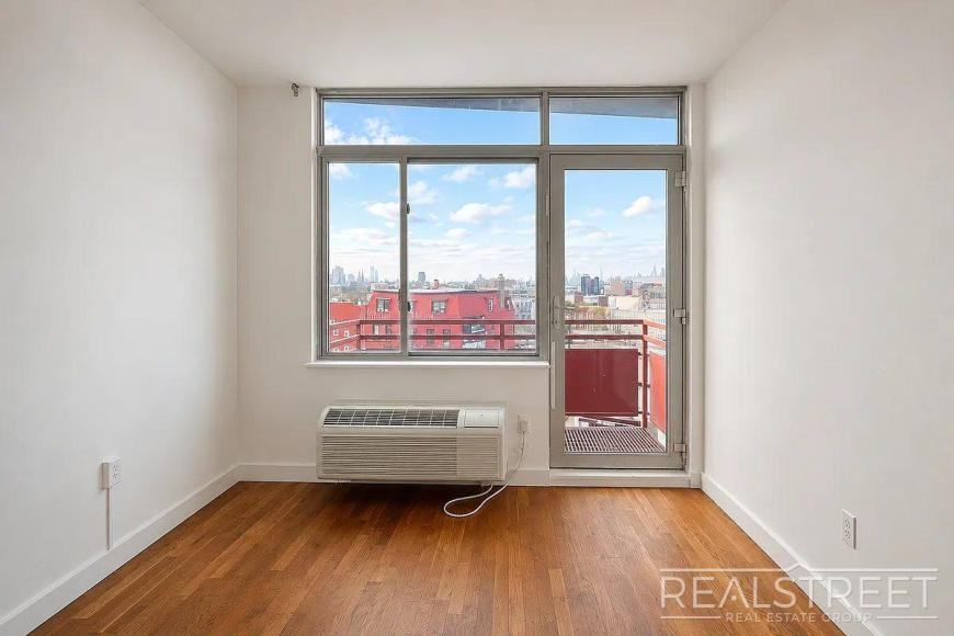 184 Noll St - Photo 4 of 10