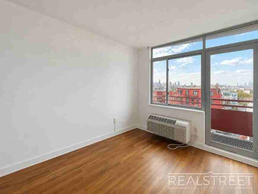 184 Noll St - Photo 5 of 10