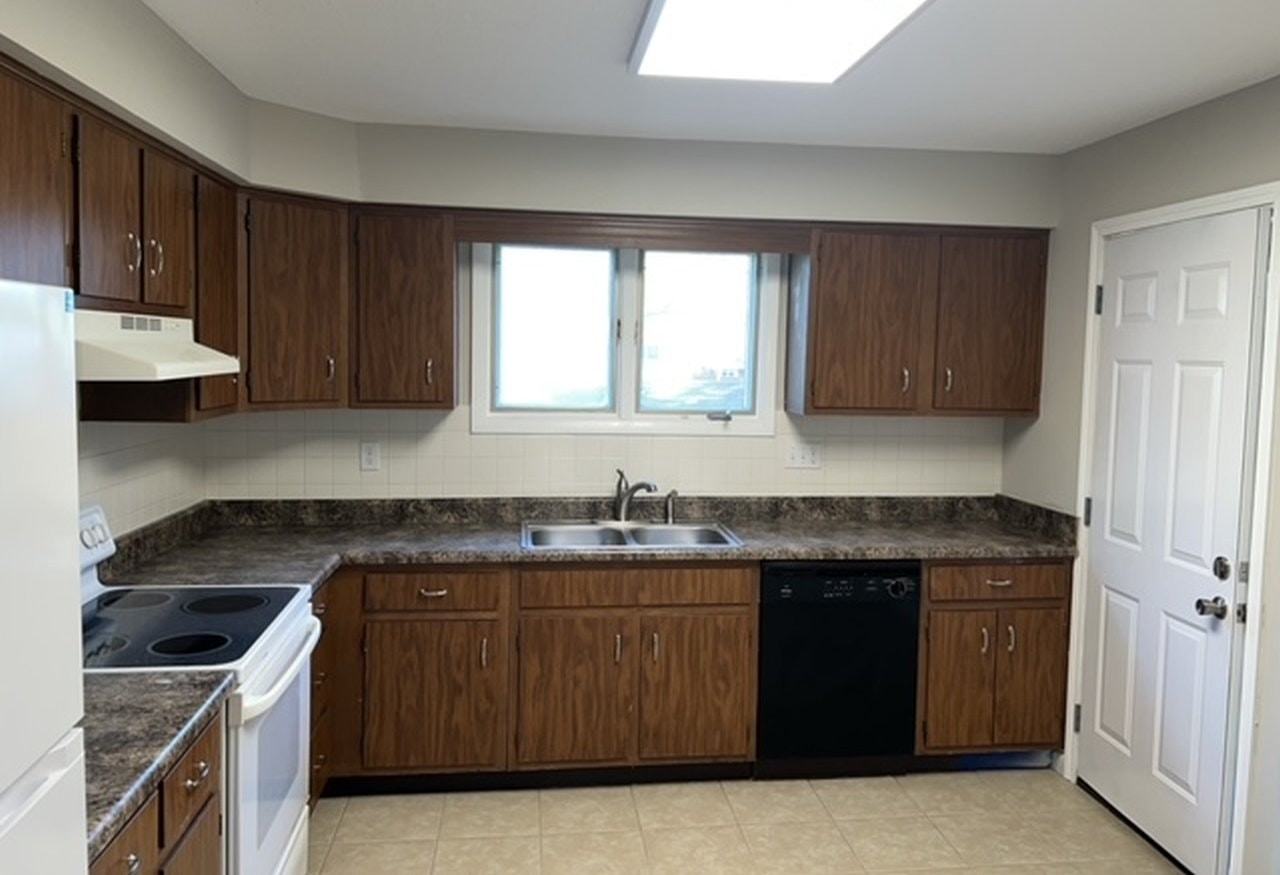 2201 Saratoga Drive, Unit 3 - Photo 3 of 4