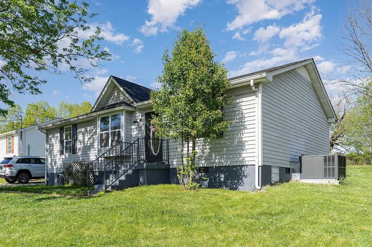 225 Allen Street - Photo 3 of 19