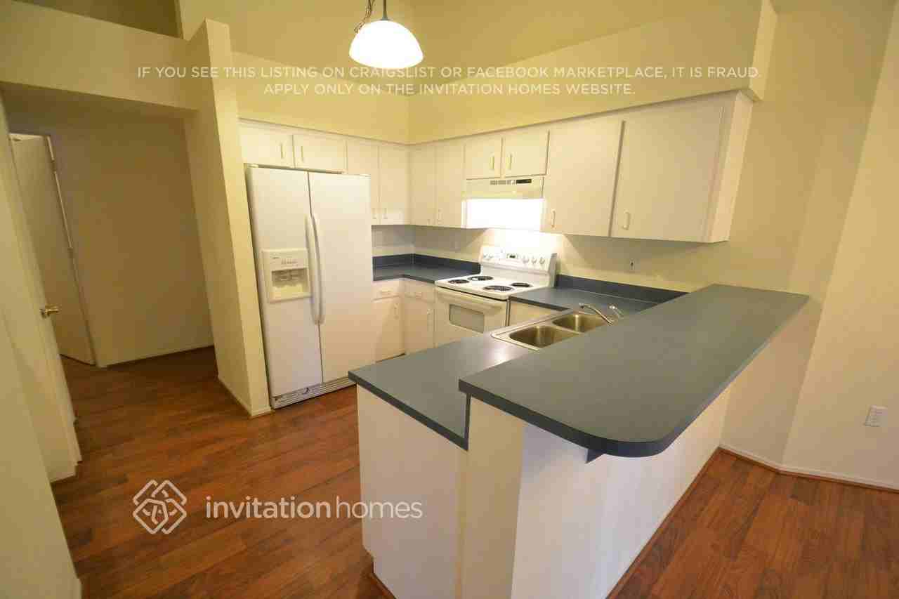 763 Sagewood Dr - Photo 3 of 10