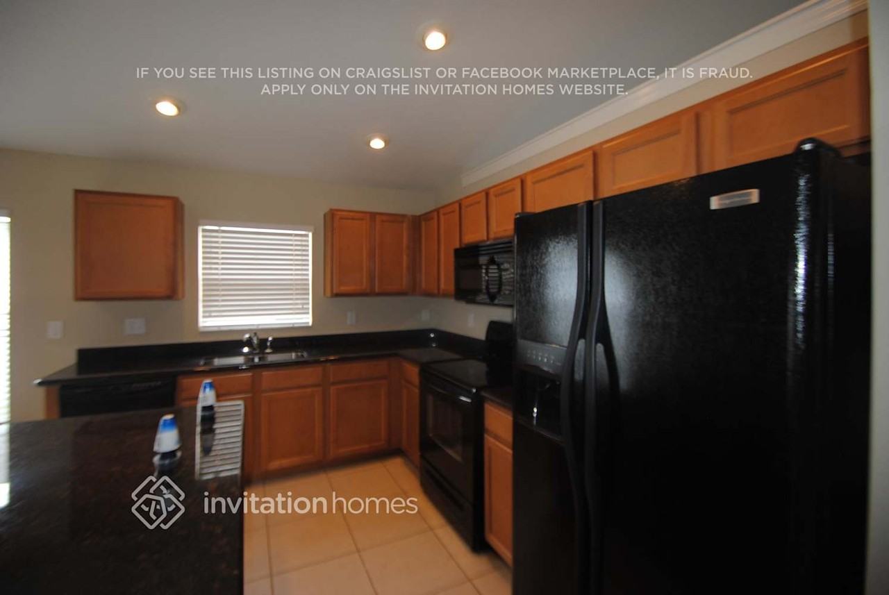 13528 Fladgate Mark Dr - Photo 2 of 7