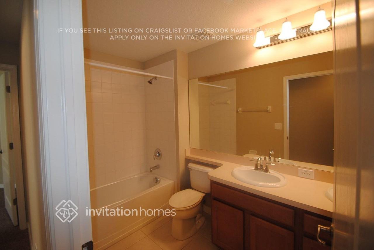 13528 Fladgate Mark Dr - Photo 5 of 7