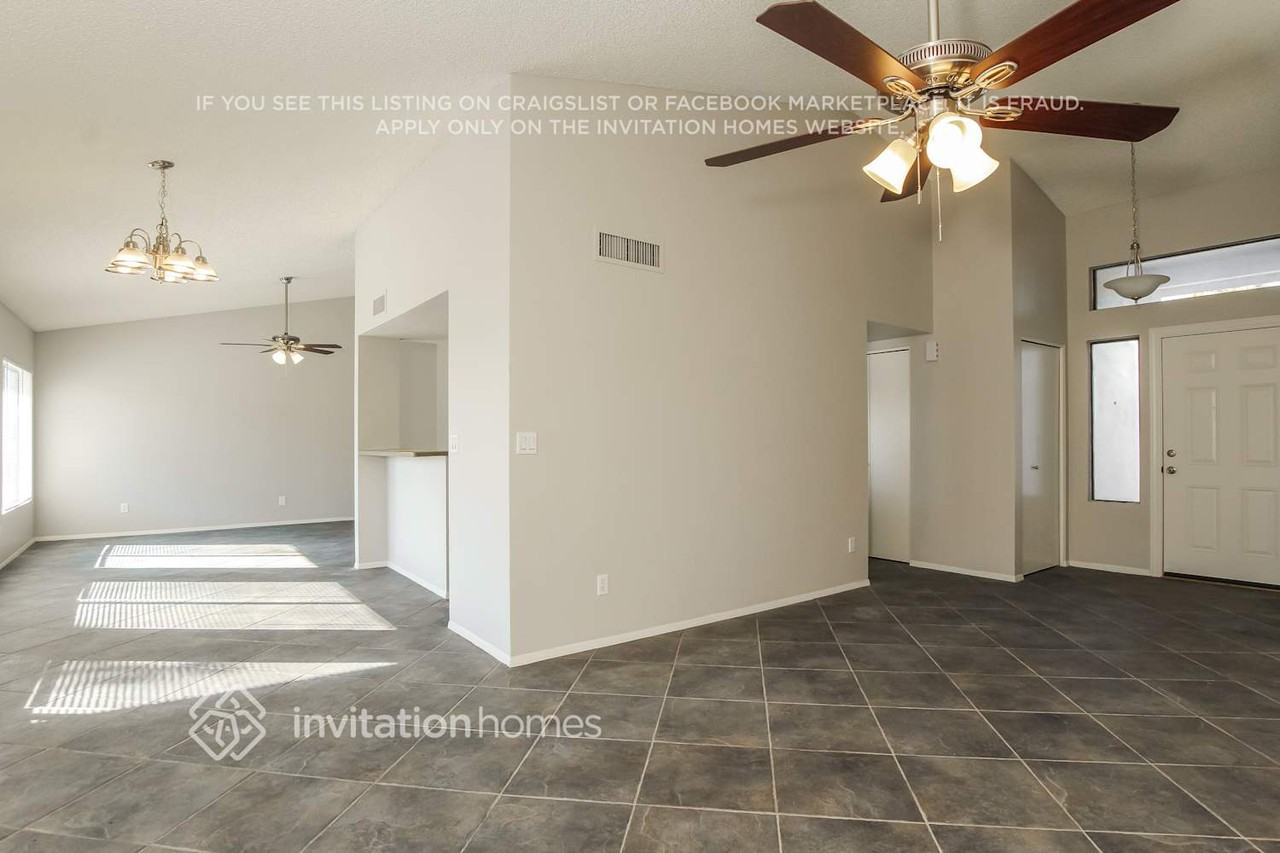 7643 W Beryl Ave - Photo 3 of 16