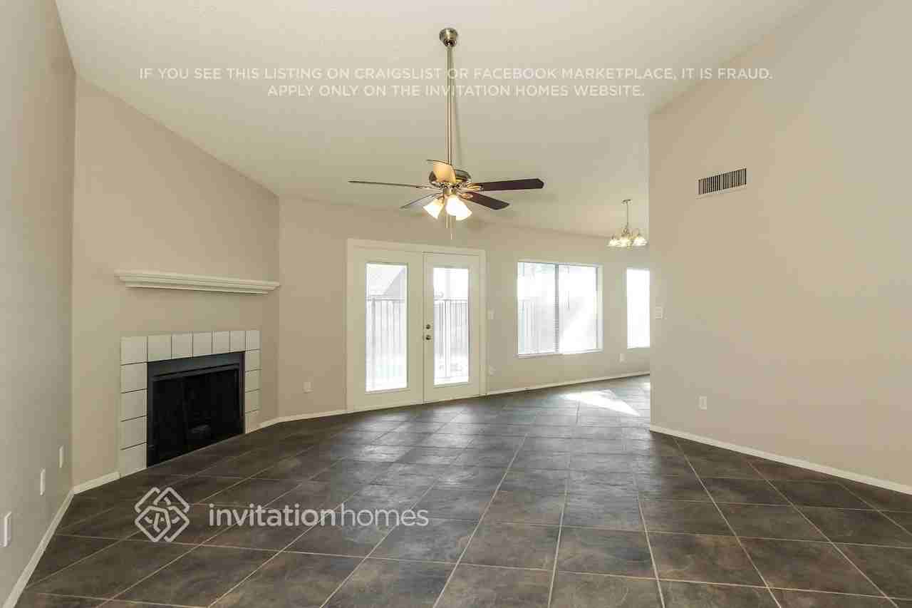 7643 W Beryl Ave - Photo 4 of 16