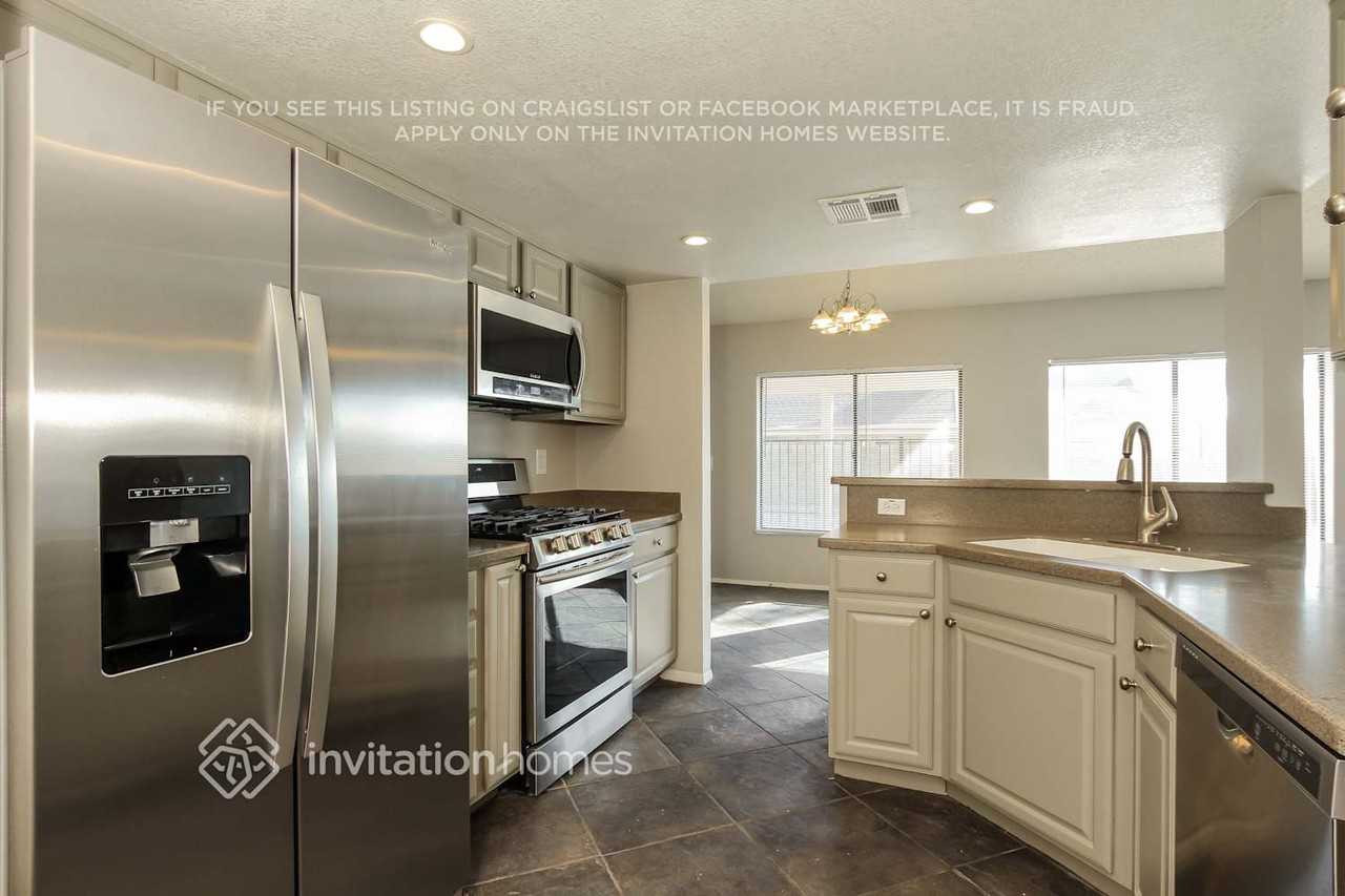 7643 W Beryl Ave - Photo 6 of 16