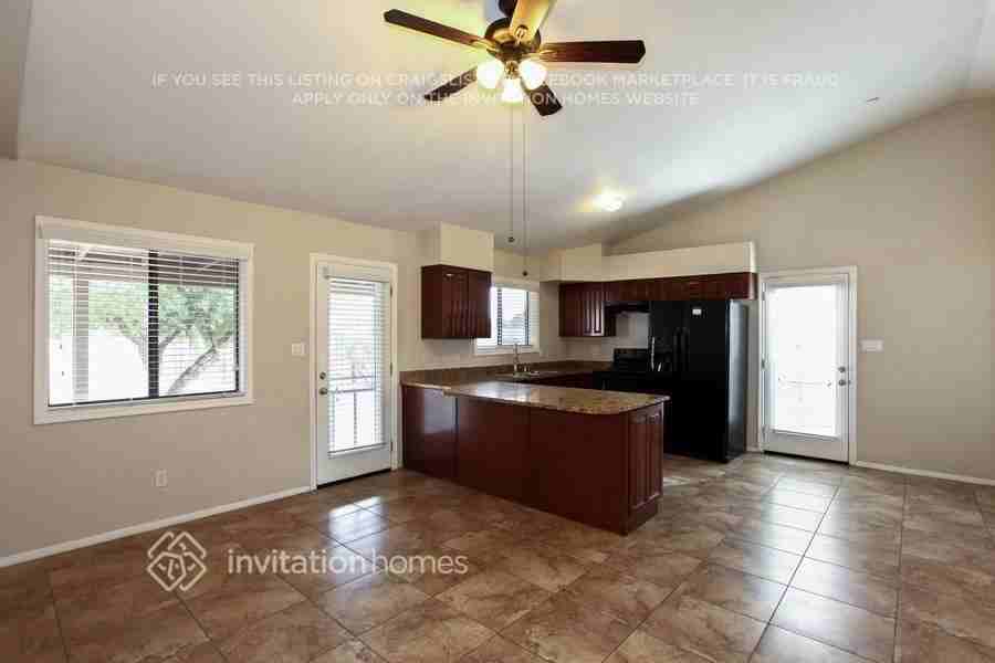 607 S Pioneer - Photo 7 of 16