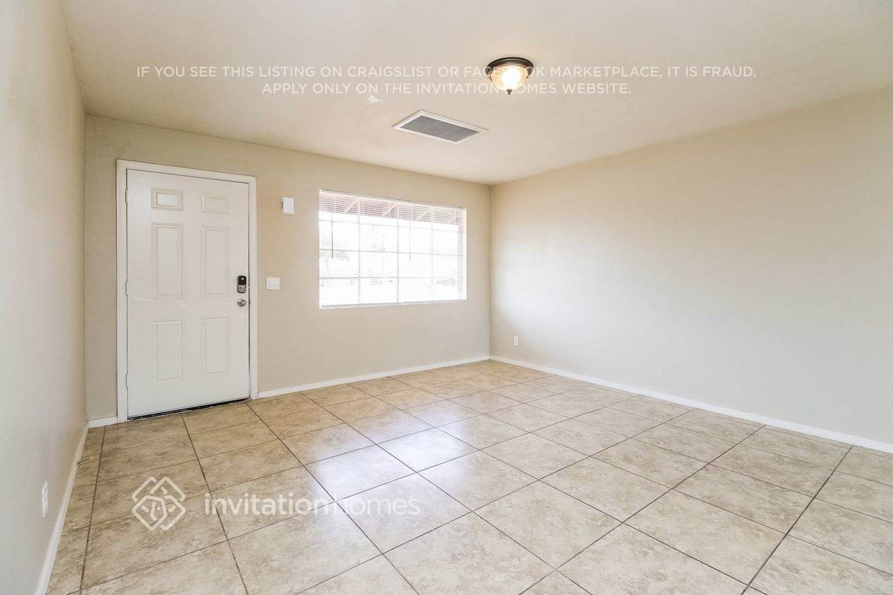 8415 N 12th St - Photo 3 of 17