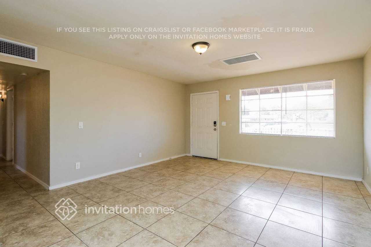 8415 N 12th St - Photo 4 of 17
