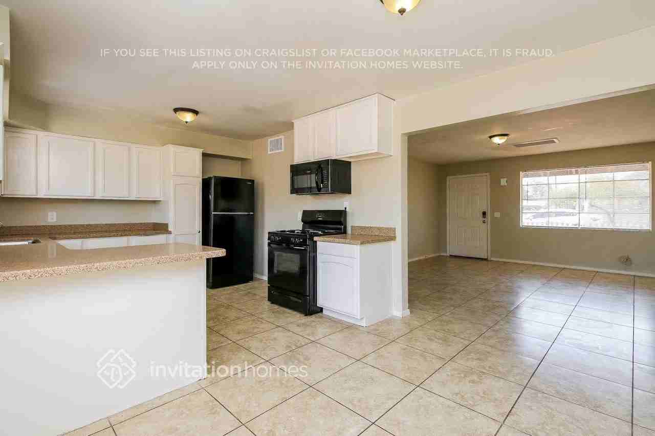 8415 N 12th St - Photo 6 of 17