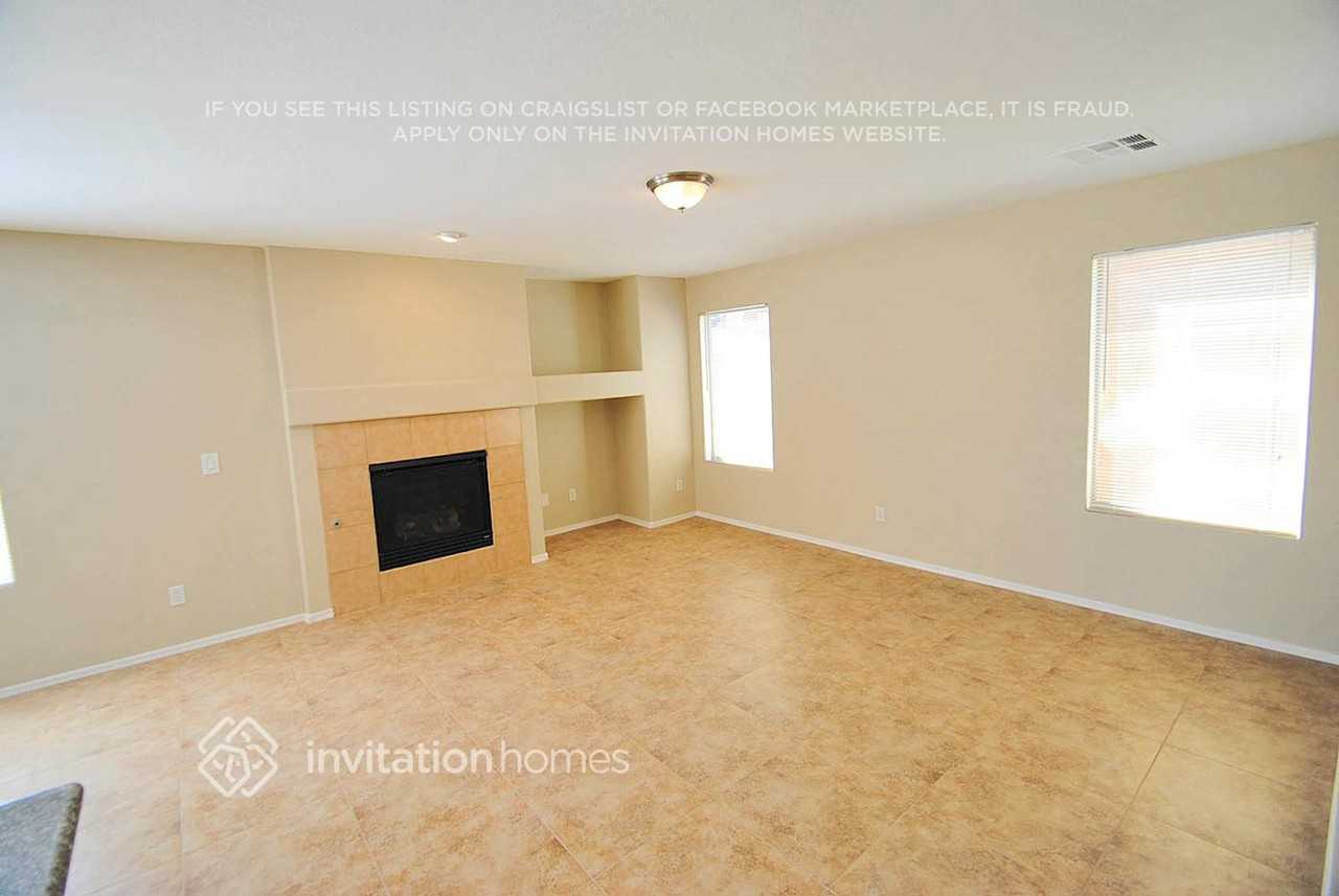 15439 W Cottonwood Cir - Photo 3 of 6