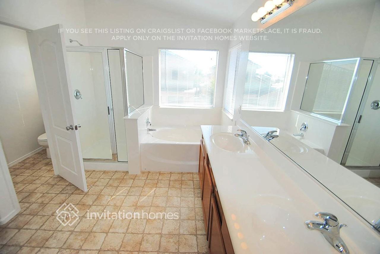 15439 W Cottonwood Cir - Photo 4 of 6
