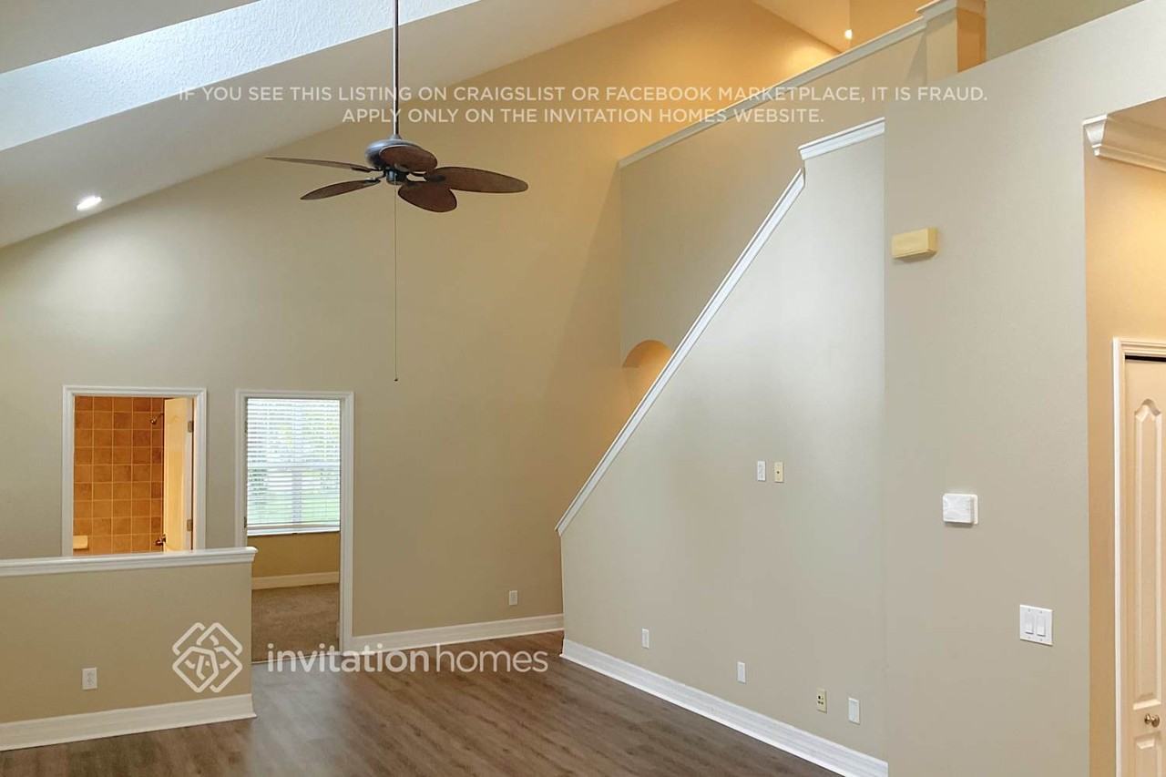 20037 Heritage Point Dr - Photo 2 of 17