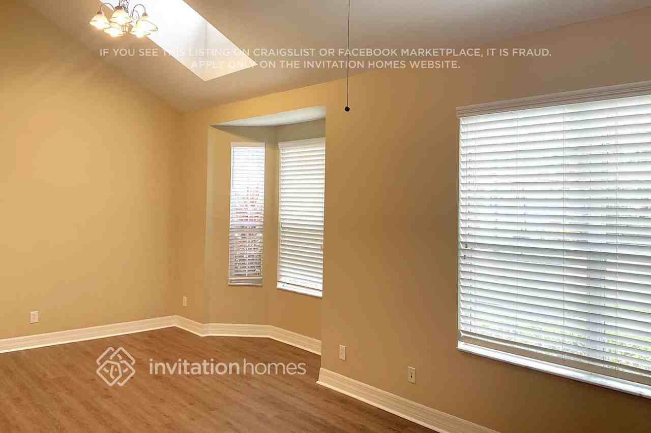 20037 Heritage Point Dr - Photo 3 of 17