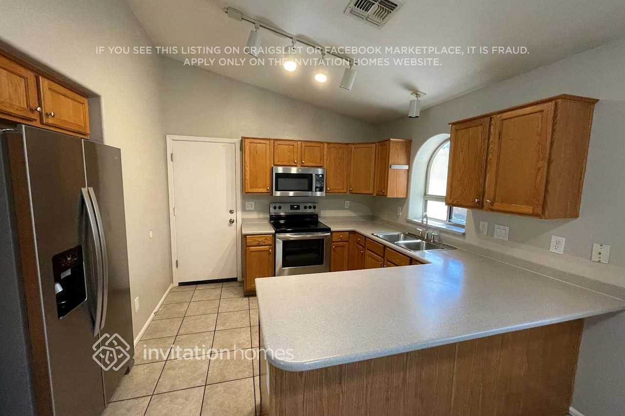 16030 W Diamond St - Photo 3 of 16