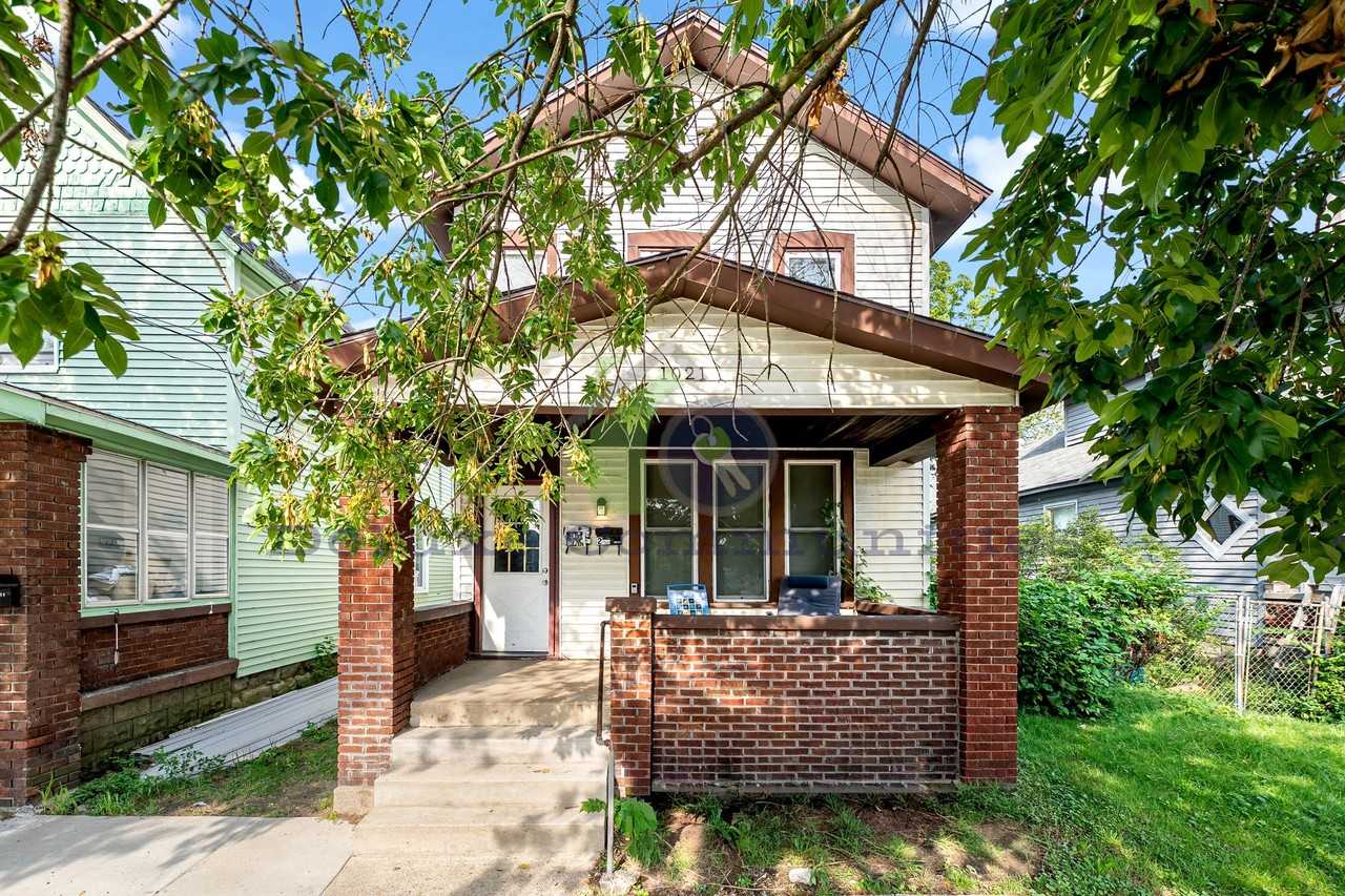 1021 Broadway Ave NW - Photo 3 of 6