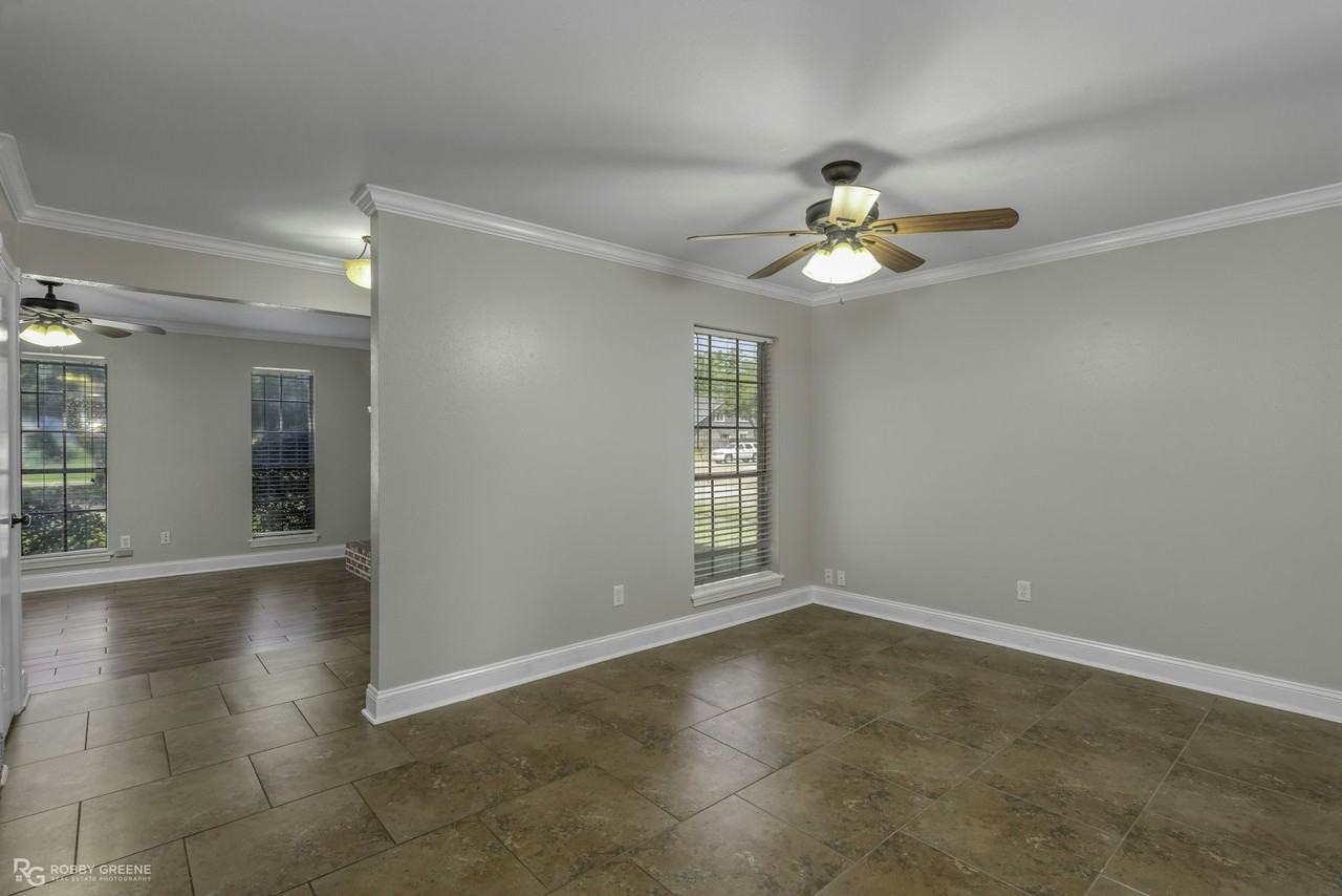 10001 Stratmore Circle - Photo 2 of 33