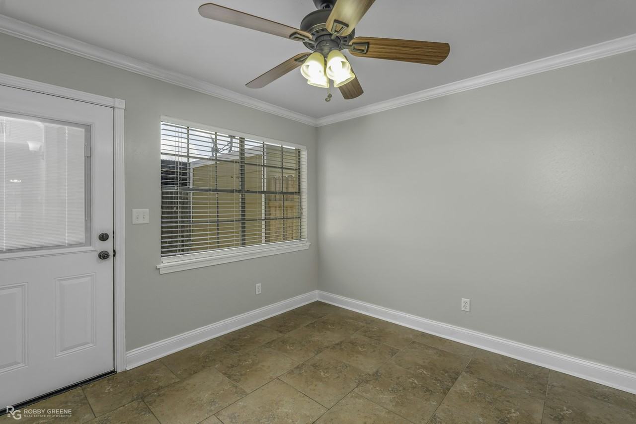 10001 Stratmore Circle - Photo 3 of 33