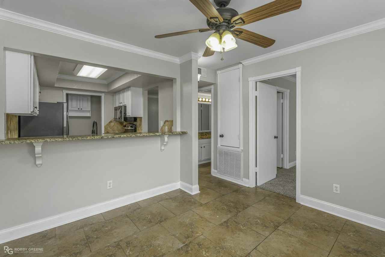 10001 Stratmore Circle - Photo 4 of 33