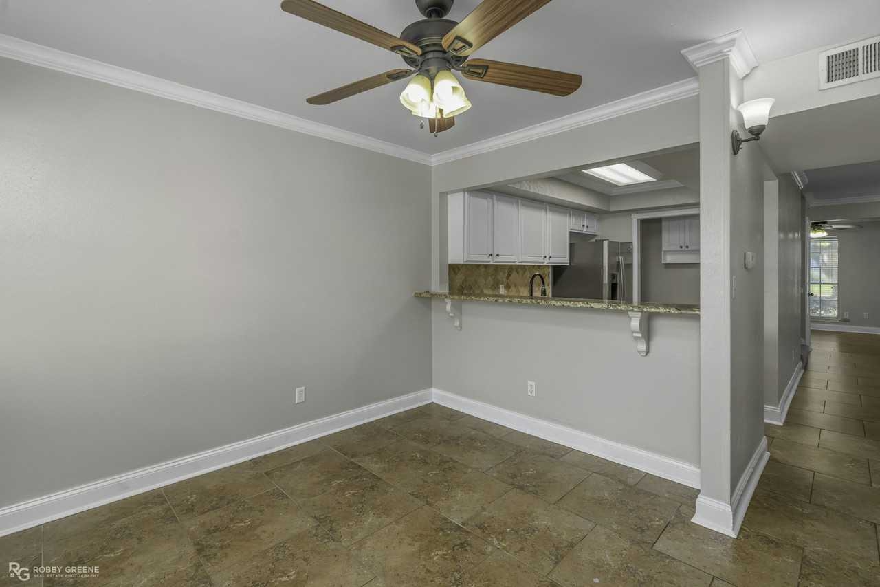 10001 Stratmore Circle - Photo 5 of 33