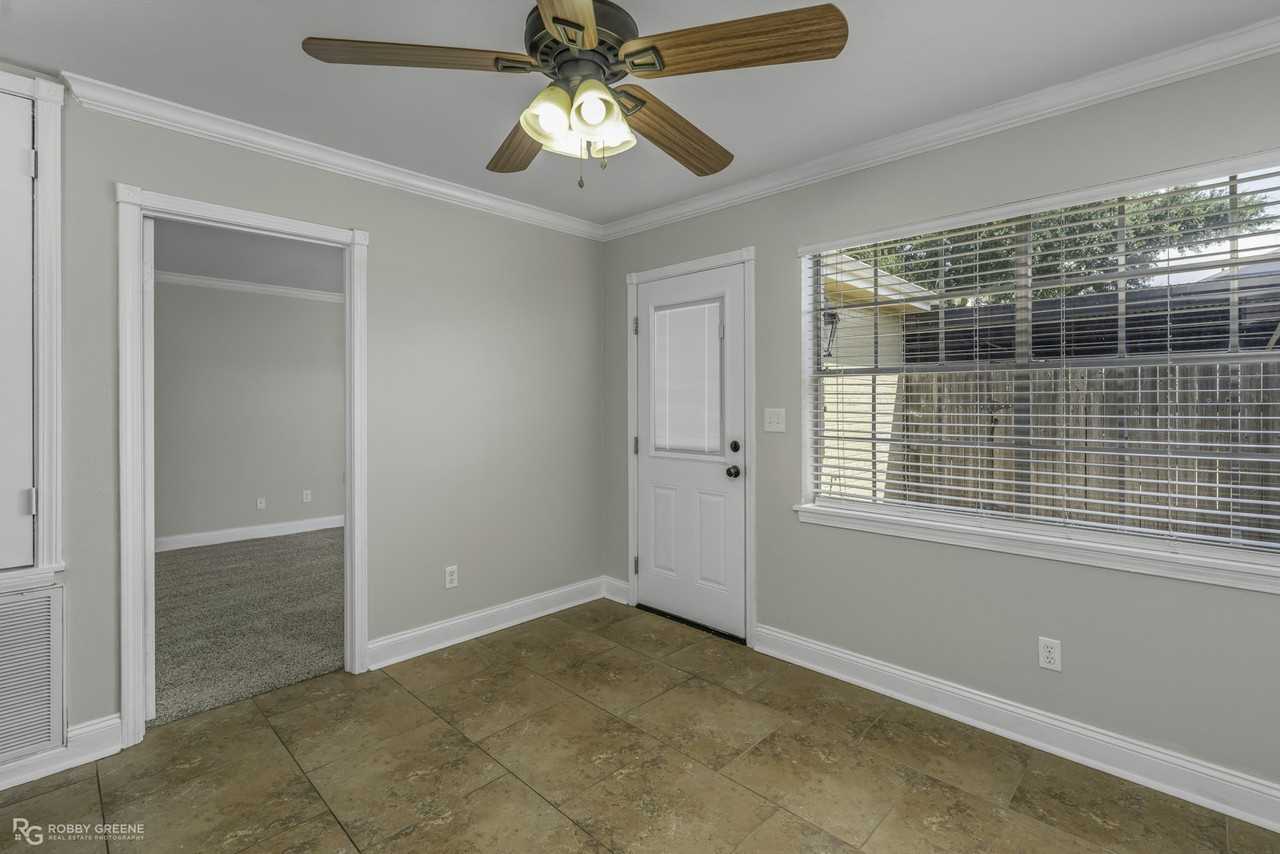 10001 Stratmore Circle - Photo 6 of 33
