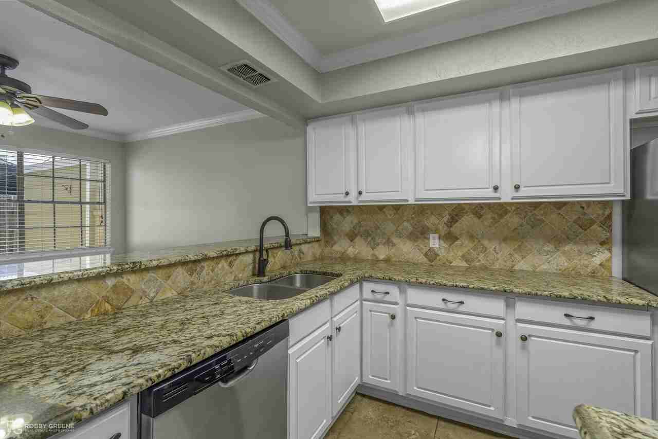 10001 Stratmore Circle - Photo 7 of 33