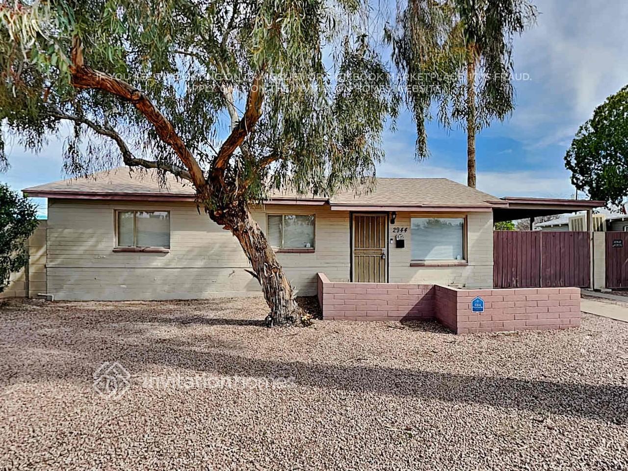 2944 W Solano Dr N