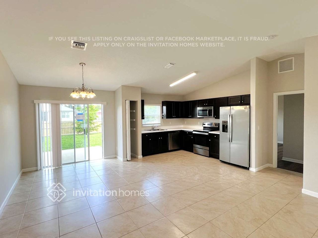 426 Nw Airoso Blvd - Photo 4 of 18