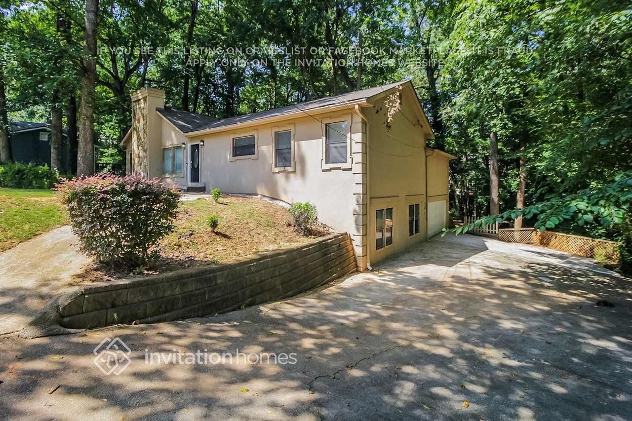 5067 Cavalier Dr Se - Photo 4 of 18