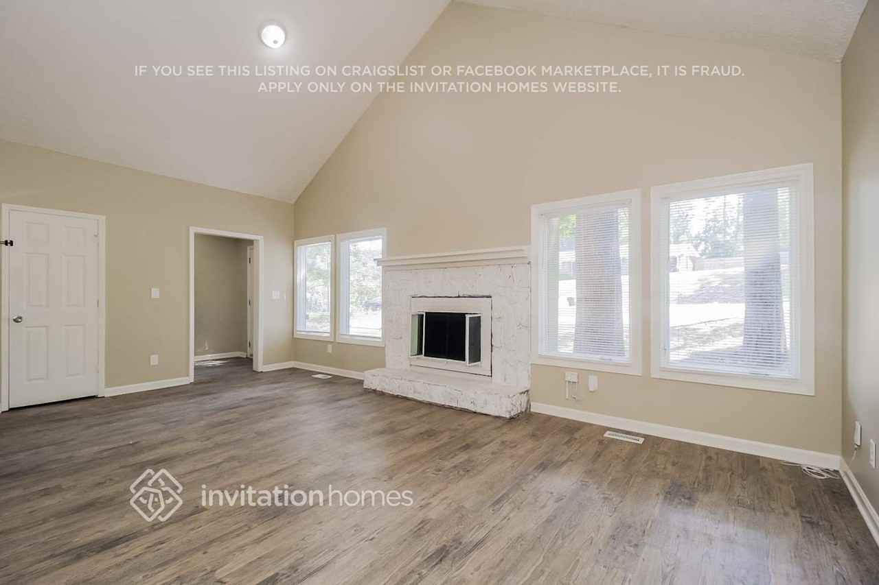 5067 Cavalier Dr Se - Photo 5 of 18