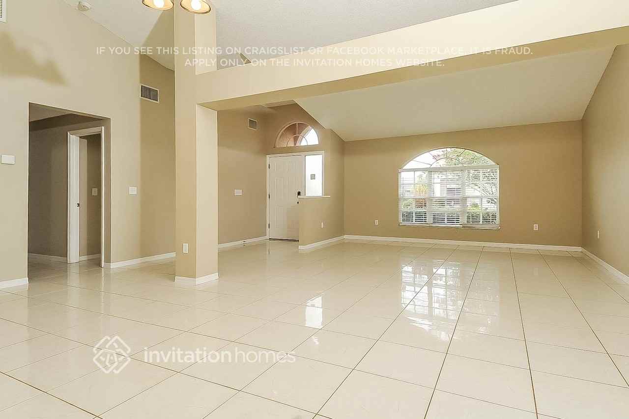 10819 Capstan Lake Dr - Photo 4 of 21