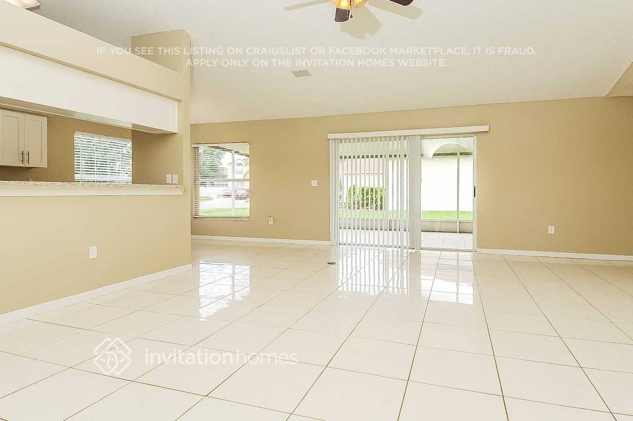10819 Capstan Lake Dr - Photo 5 of 21