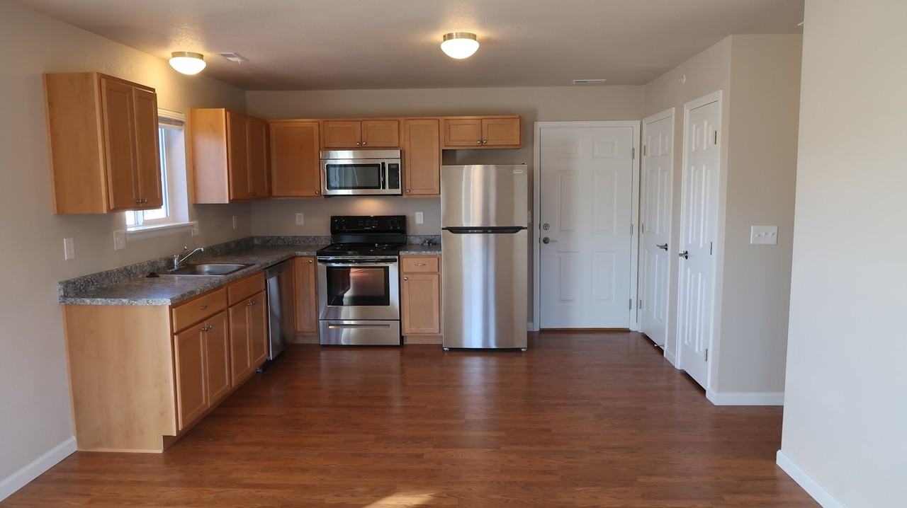 1724 Hampton South, Unit 102 - Photo 3 of 14