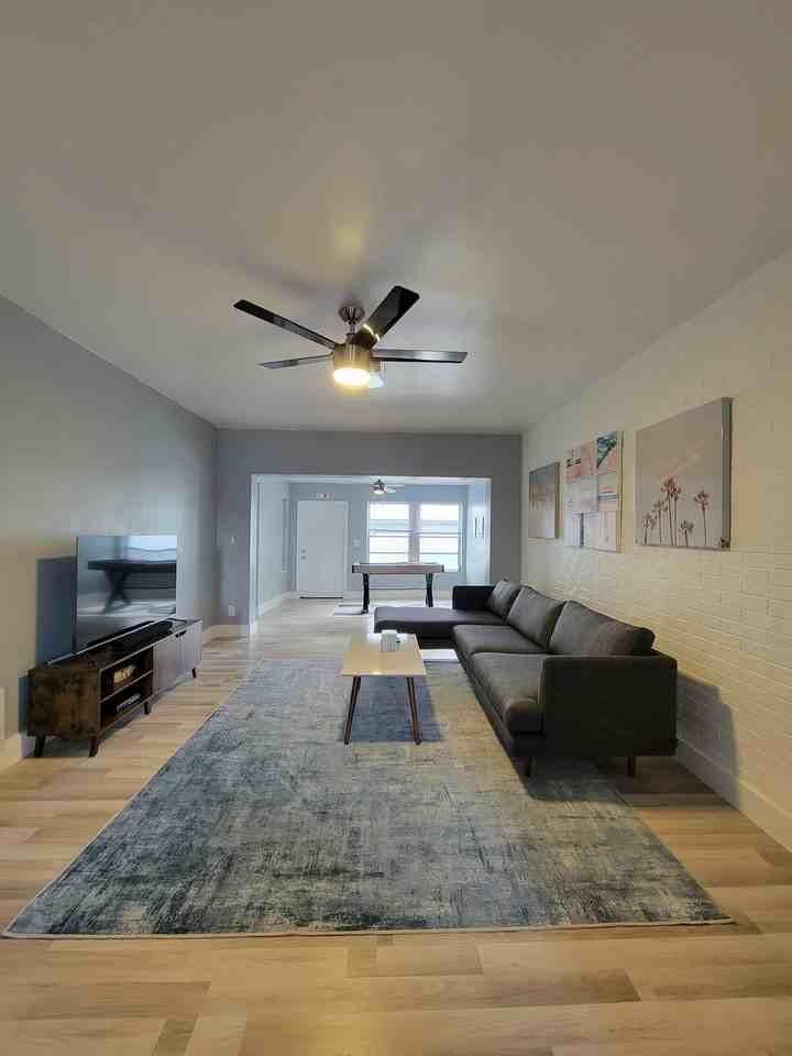 2215 N 20th Ave, Unit 1 - Photo 2 of 19