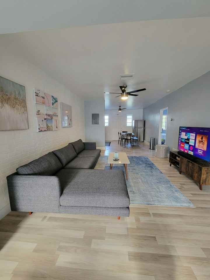 2215 N 20th Ave, Unit 1 - Photo 4 of 19