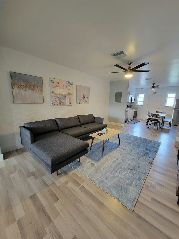 2215 N 20th Ave, Unit 1 - Photo 5 of 19