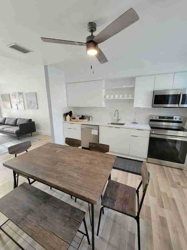 2215 N 20th Ave, Unit 1 - Photo 7 of 19