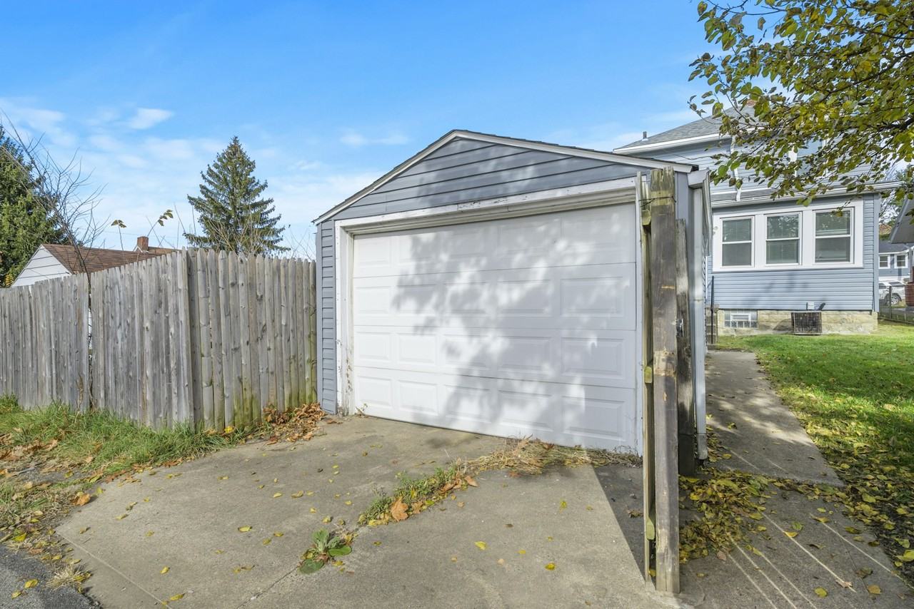 5214 Columbo Street - Photo 5 of 45